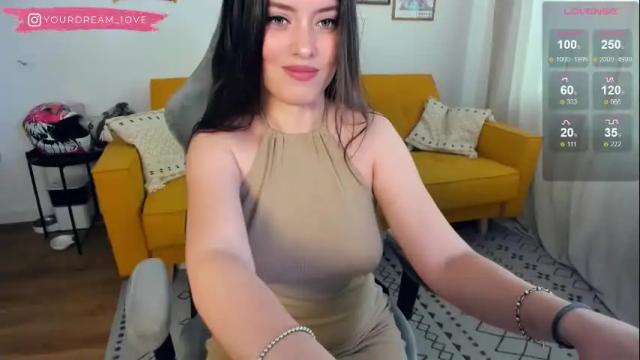 Image 3 of elenalooove Stream on Chaturbate on 1 month ago