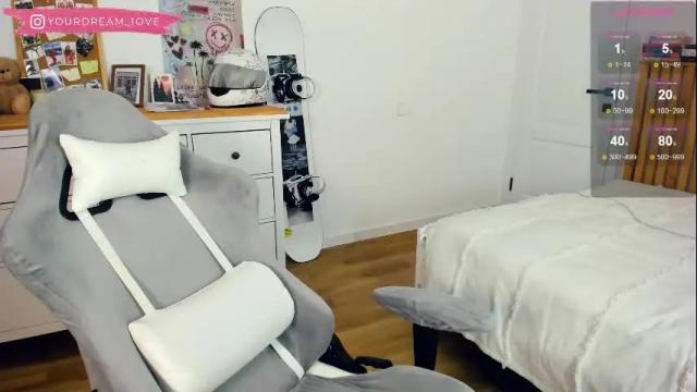 Image 12 of elenalooove Stream on Chaturbate on 9 days ago