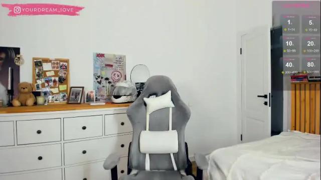 Image 10 of elenalooove Stream on Chaturbate on 19 days ago