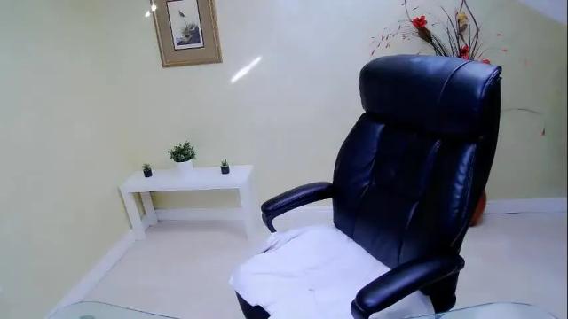 Image 2 of elenasworld Stream on Chaturbate on 5 months ago