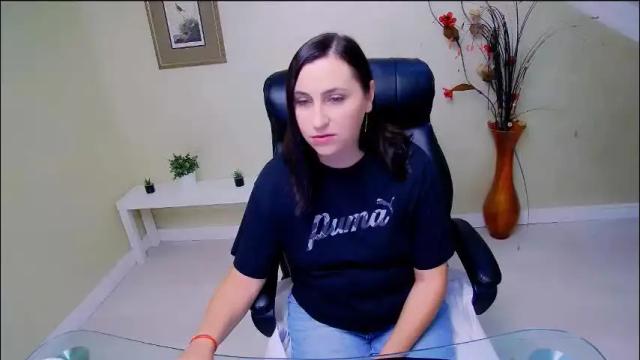 Image 7 of elenasworld Stream on Chaturbate on 1 month ago