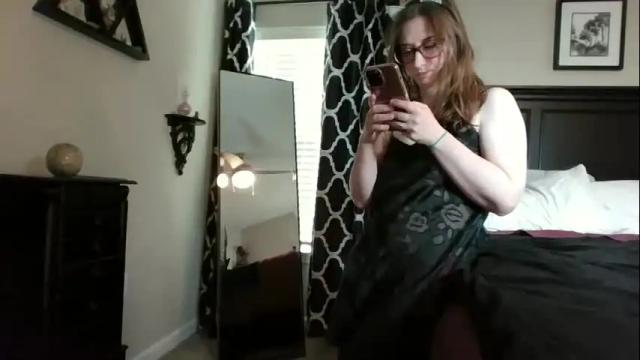 Image 4 of elenore_hoesevelt Stream on Chaturbate on 4 months ago