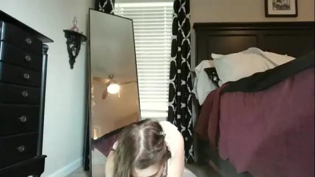 Image 4 of elenore_hoesevelt Stream on Chaturbate on 2 months ago