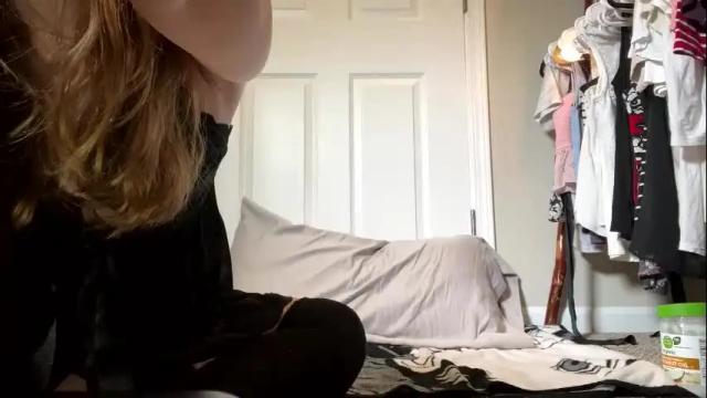 Image 4 of elenore_hoesevelt Stream on Chaturbate on 1 month ago