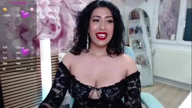 Image 10 of elettra_love Stream on Chaturbate on 4 months ago