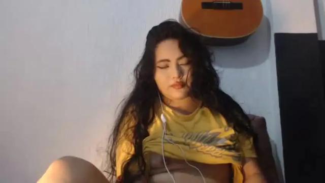 Image 2 of elfie_rock Stream on Chaturbate on 16 months ago