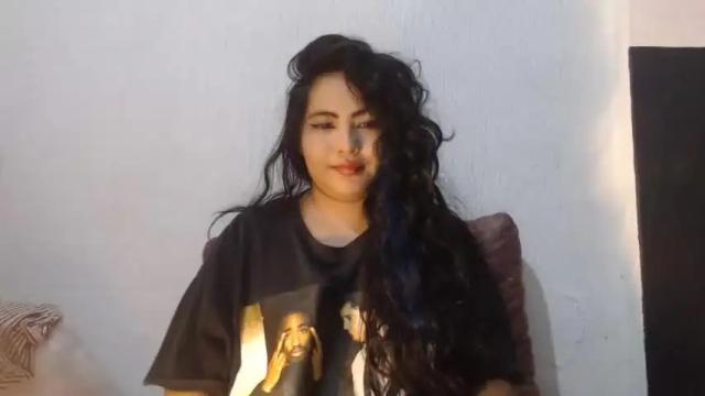 Image 3 of elfie_rock Stream on Chaturbate on 16 months ago