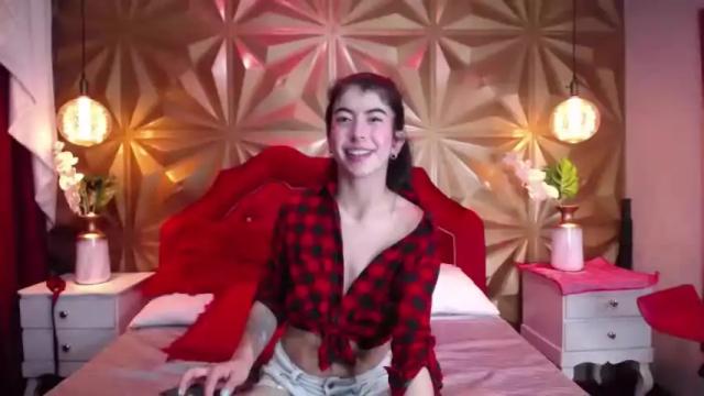 Image 3 of eli_petite Stream on Chaturbate on 16 months ago