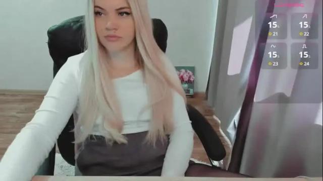 Image 2 of elia_ Stream on Chaturbate on 1 month ago