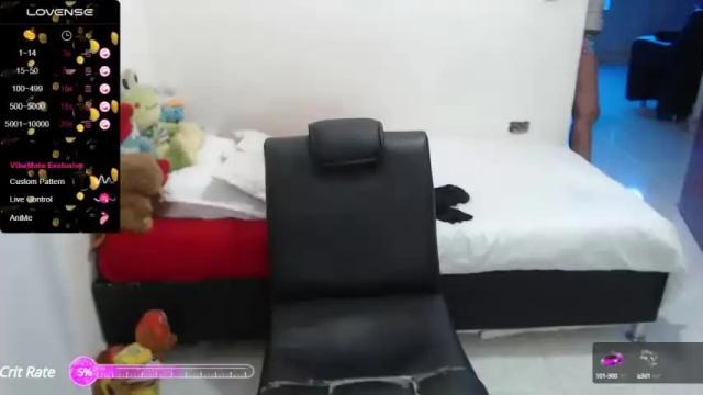 Image 2 of elianaht_fox Stream on Chaturbate on 23 months ago