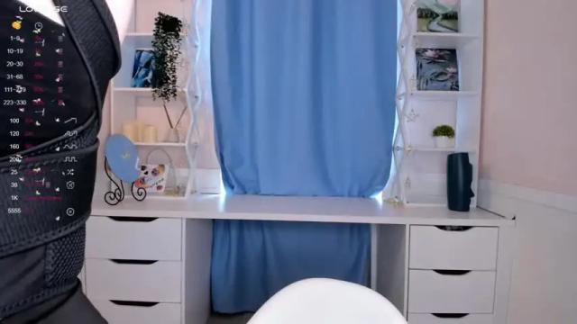Image 10 of elianareynolds Stream on Chaturbate on 17 months ago