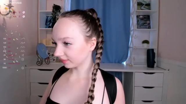 Image 12 of elianareynolds Stream on Chaturbate on 17 months ago