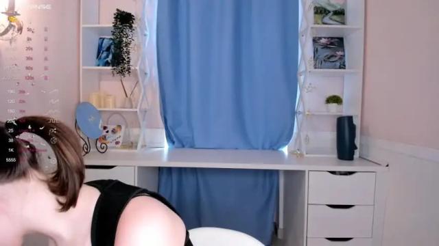 Image 8 of elianareynolds Stream on Chaturbate on 17 months ago