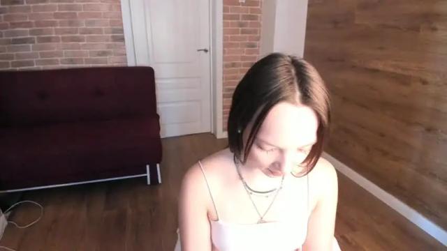Image 11 of elianareynolds Stream on Chaturbate on 17 months ago