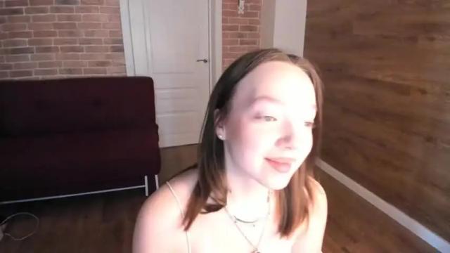 Image 4 of elianareynolds Stream on Chaturbate on 17 months ago