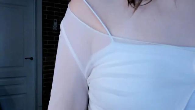 Image 10 of elianareynolds Stream on Chaturbate on 17 months ago
