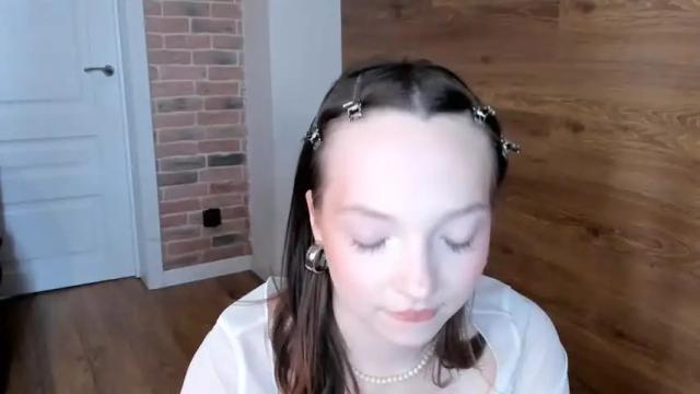 Image 11 of elianareynolds Stream on Chaturbate on 17 months ago