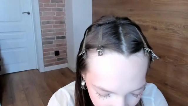 Image 8 of elianareynolds Stream on Chaturbate on 17 months ago