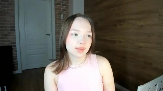 Image 7 of elianareynolds Stream on Chaturbate on 13 months ago