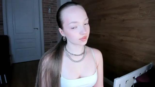 Image 3 of elianareynolds Stream on Chaturbate on 16 months ago