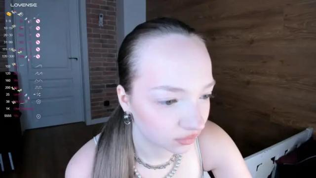Image 7 of elianareynolds Stream on Chaturbate on 16 months ago