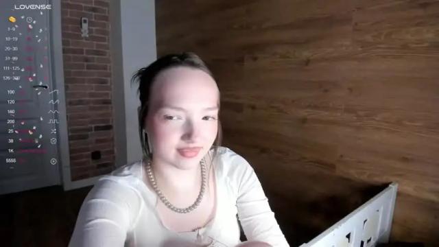 Image 3 of elianareynolds Stream on Chaturbate on 16 months ago