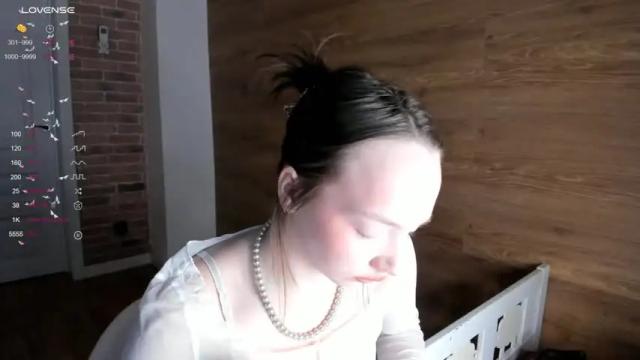 Image 6 of elianareynolds Stream on Chaturbate on 16 months ago
