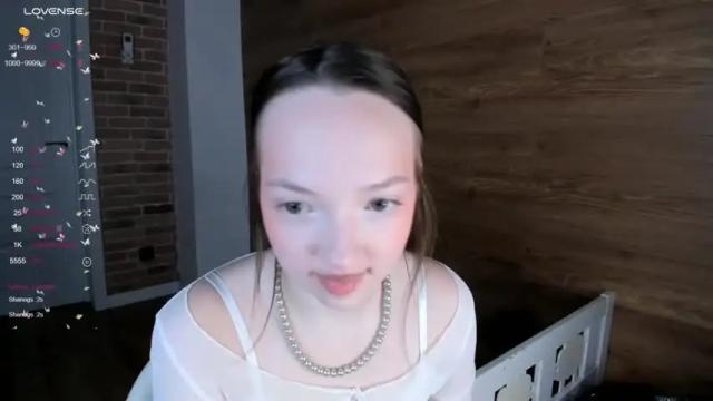 Image 8 of elianareynolds Stream on Chaturbate on 16 months ago