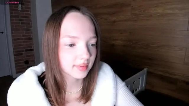 Image 3 of elianareynolds Stream on Chaturbate on 16 months ago