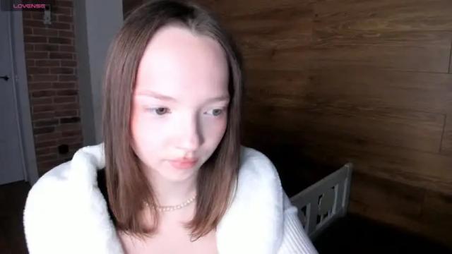 Image 4 of elianareynolds Stream on Chaturbate on 16 months ago