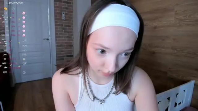 Image 11 of elianareynolds Stream on Chaturbate on 16 months ago