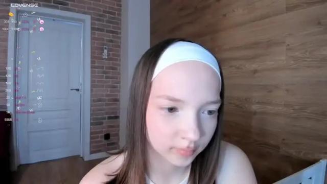Image 2 of elianareynolds Stream on Chaturbate on 16 months ago