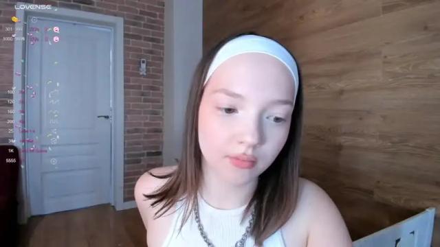 Image 6 of elianareynolds Stream on Chaturbate on 16 months ago