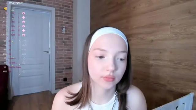 Image 7 of elianareynolds Stream on Chaturbate on 16 months ago