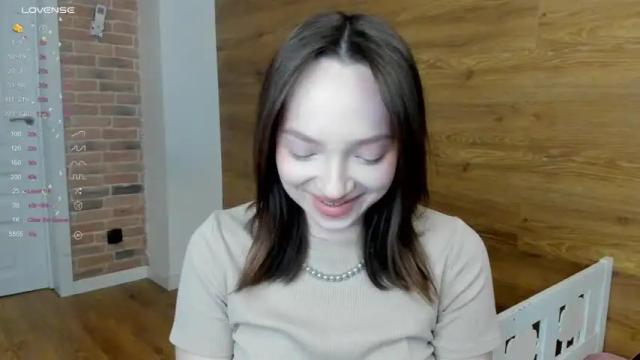 Image 7 of elianareynolds Stream on Chaturbate on 13 months ago