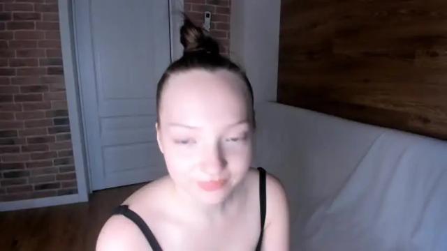 Image 4 of elianareynolds Stream on Chaturbate on 18 months ago