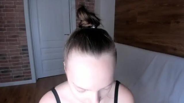 Image 6 of elianareynolds Stream on Chaturbate on 18 months ago