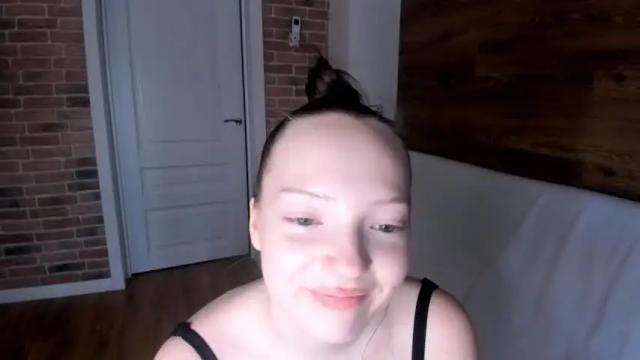 Image 8 of elianareynolds Stream on Chaturbate on 18 months ago