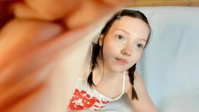 Image 3 of elianareynolds Stream on Chaturbate on 16 months ago