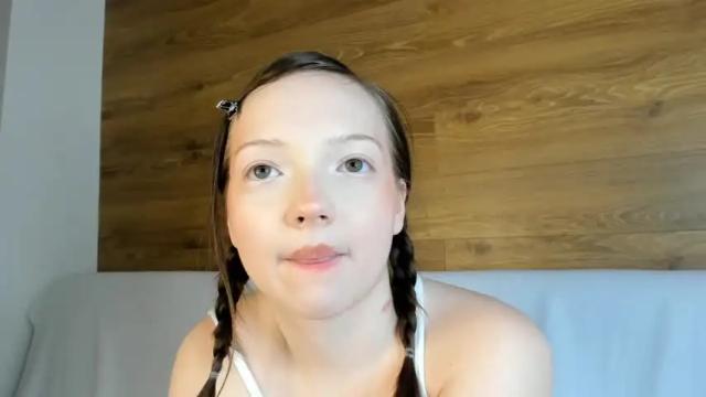Image 4 of elianareynolds Stream on Chaturbate on 16 months ago