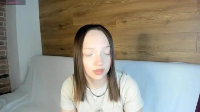 Image 2 of elianareynolds Stream on Chaturbate on 16 months ago