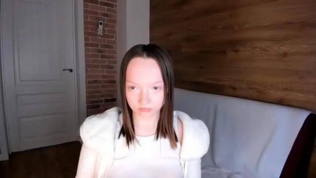 Image 7 of elianareynolds Stream on Chaturbate on 16 months ago