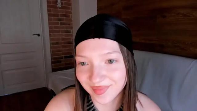Image 10 of elianareynolds Stream on Chaturbate on 16 months ago