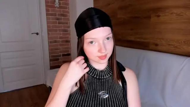Image 12 of elianareynolds Stream on Chaturbate on 16 months ago