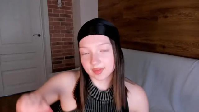 Image 6 of elianareynolds Stream on Chaturbate on 16 months ago