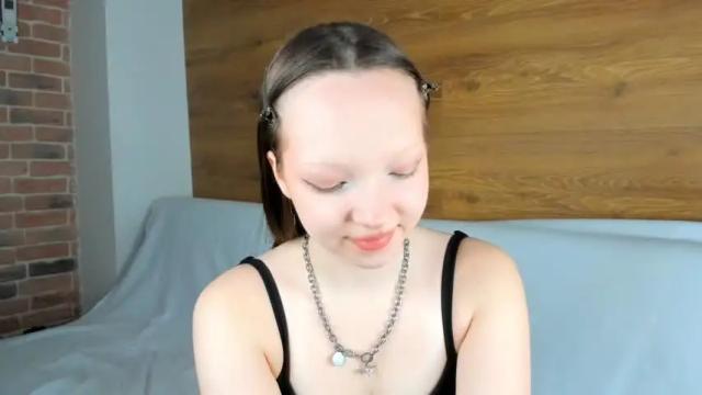 Image 6 of elianareynolds Stream on Chaturbate on 15 months ago