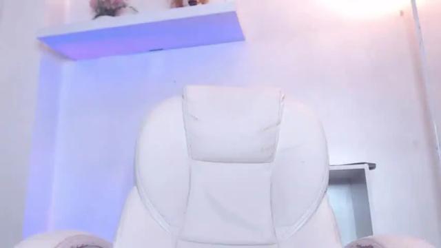 Image 12 of elie_golden Stream on Chaturbate on 13 months ago