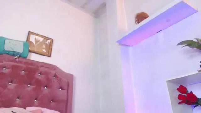 Image 2 of elie_golden Stream on Chaturbate on 13 months ago