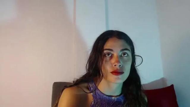 Image 3 of elii_hs Stream on Chaturbate on 19 months ago