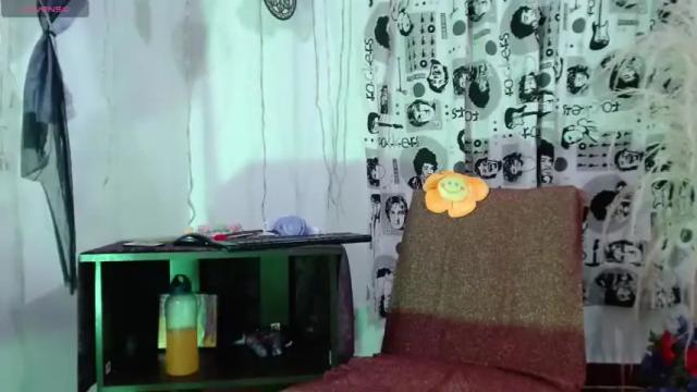 Image 4 of elii_hs Stream on Chaturbate on 15 months ago